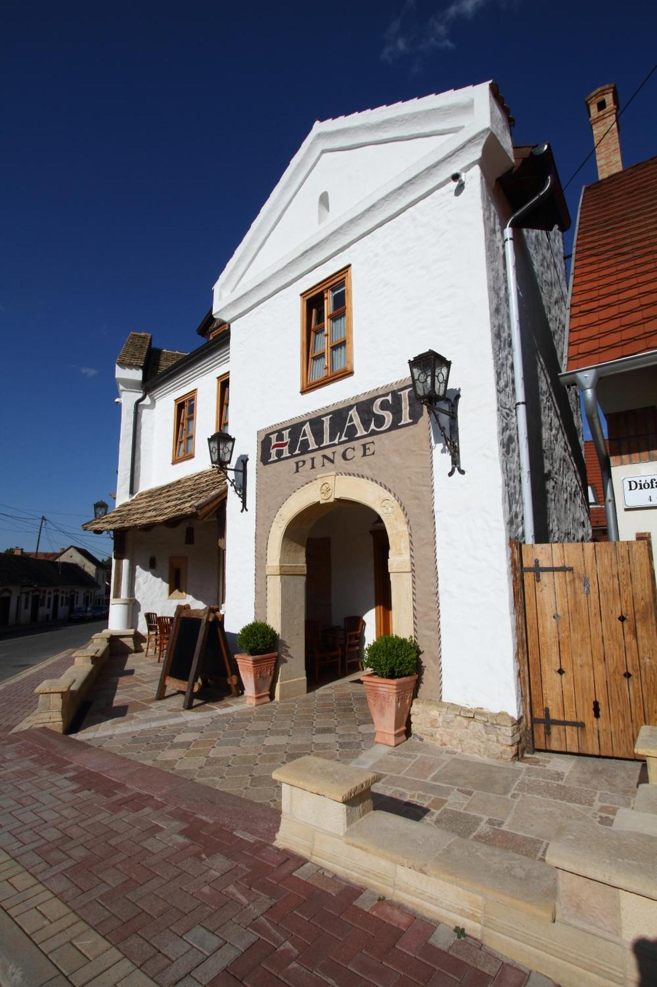 Halasi Pince Panzio Villany Exterior photo